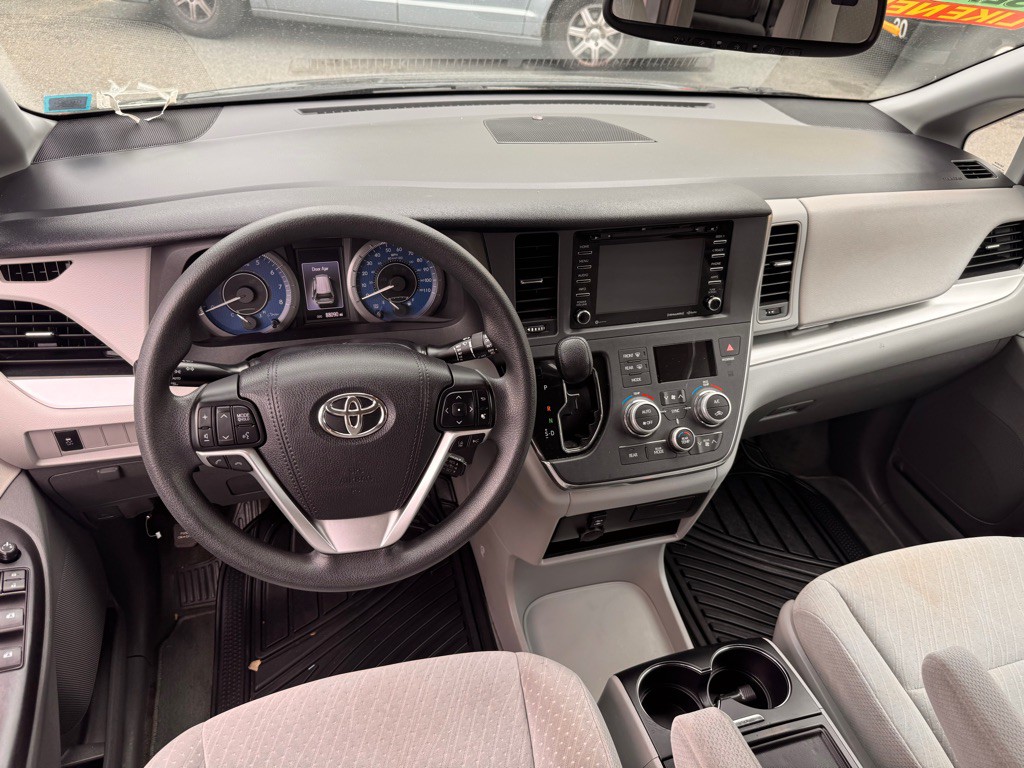 2018 Toyota Sienna Image 14