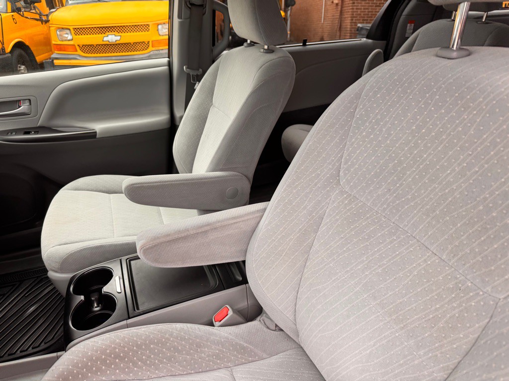 2018 Toyota Sienna Image 17