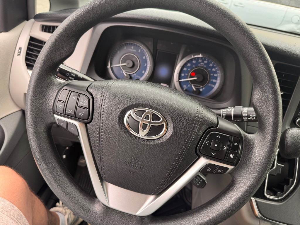 2018 Toyota Sienna Image 19