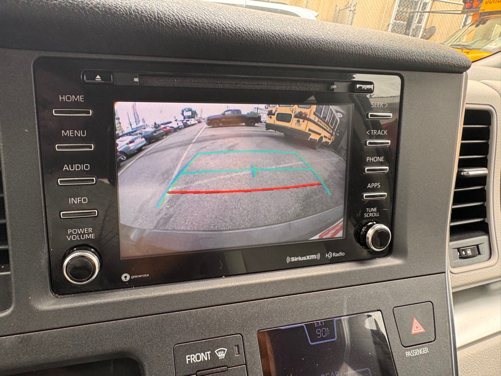 2018 Toyota Sienna Image 22