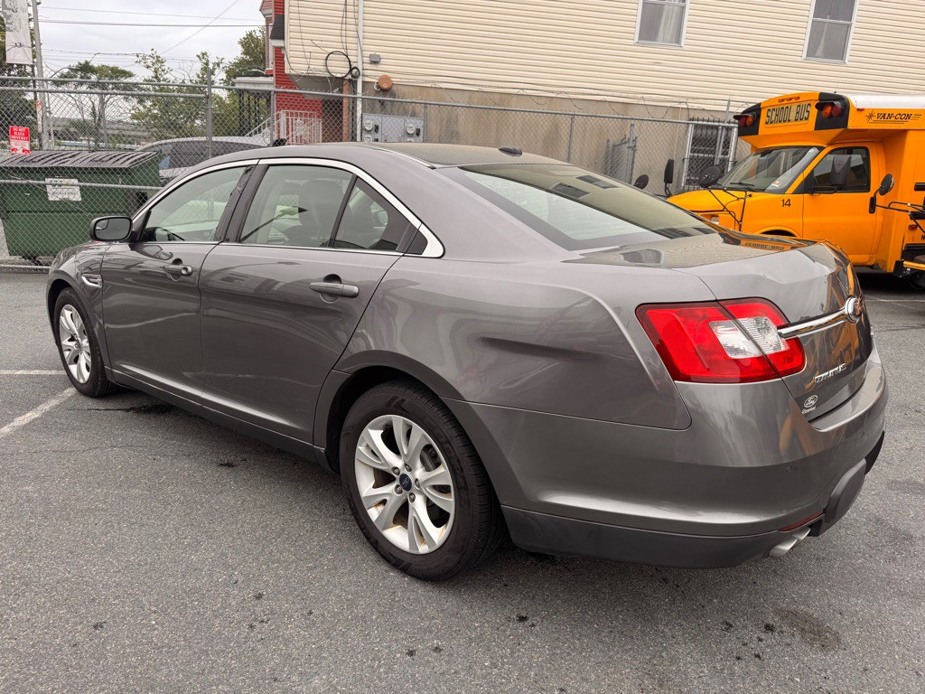 2012 Ford Taurus Image 4