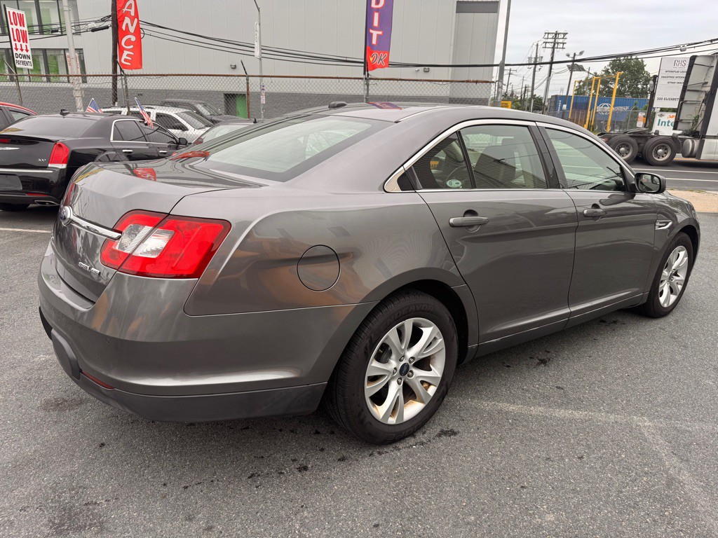 2012 Ford Taurus Image 6