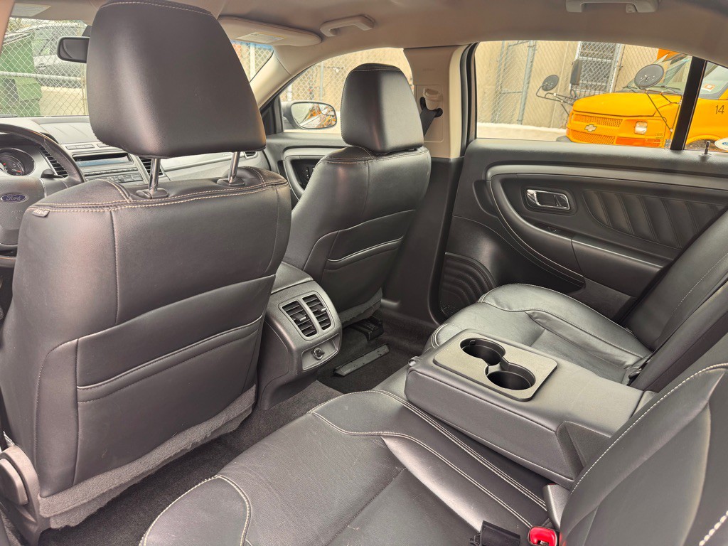 2012 Ford Taurus Image 8