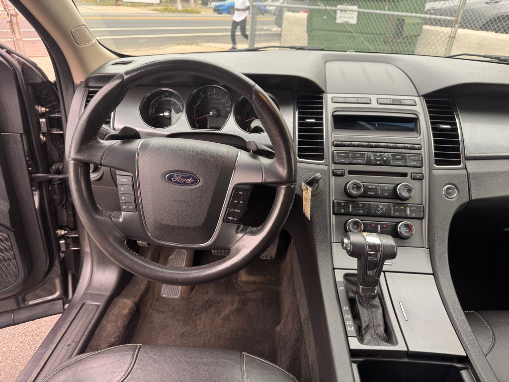 2012 Ford Taurus Image 9