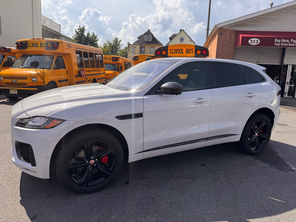 2017 Jaguar F-PACE Image 3