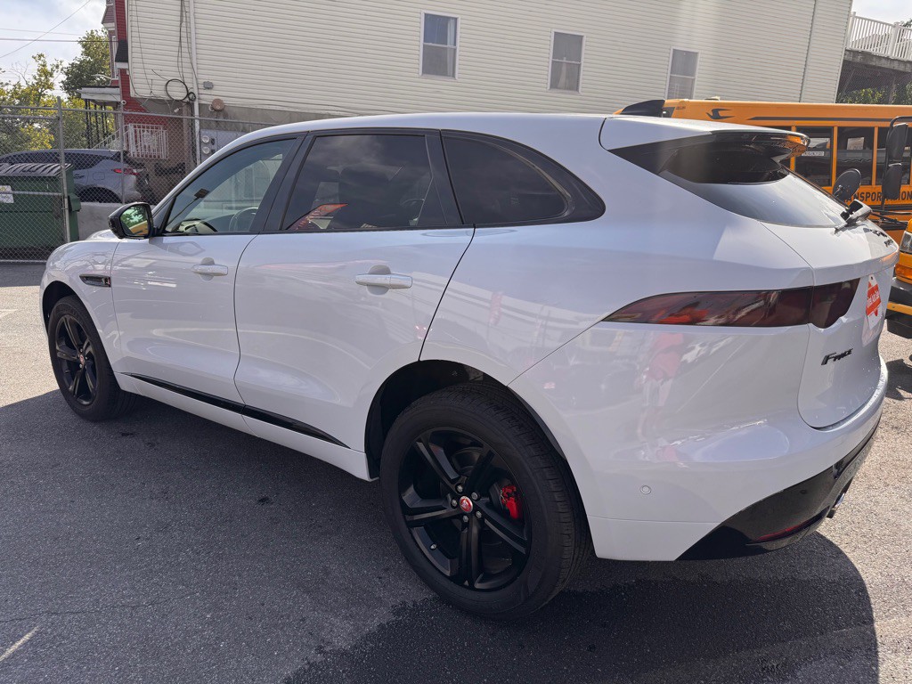 2017 Jaguar F-PACE Image 4