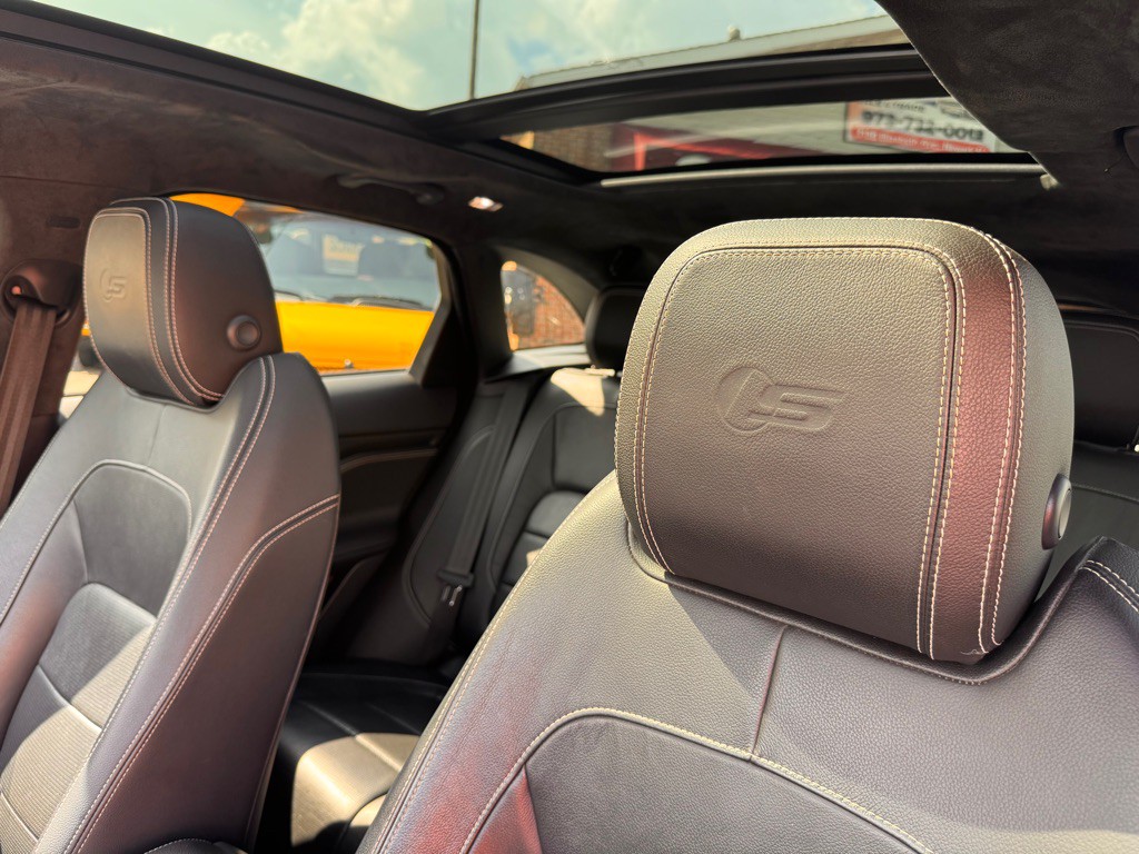 2017 Jaguar F-PACE Image 15