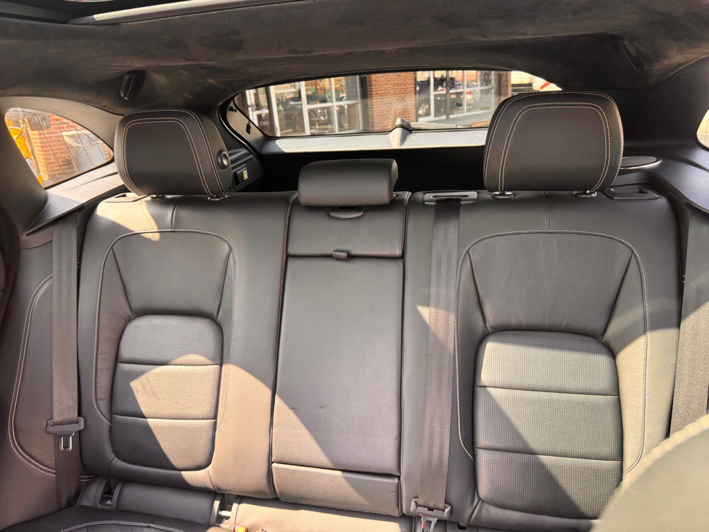 2017 Jaguar F-PACE Image 16