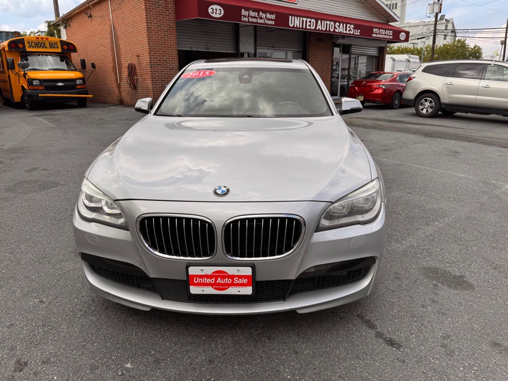 2015 BMW 7 Series Image 2