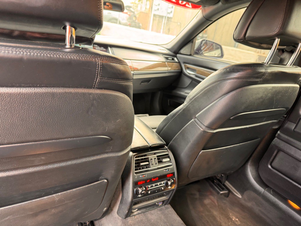 2015 BMW 7 Series Image 12