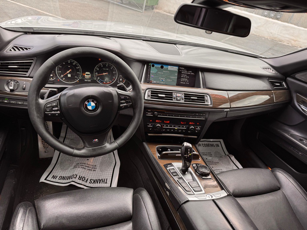 2015 BMW 7 Series Image 13
