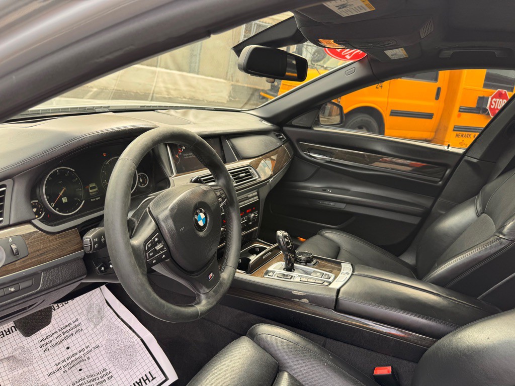 2015 BMW 7 Series Image 15