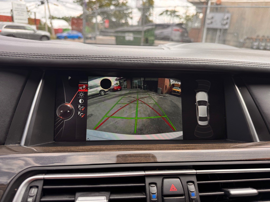 2015 BMW 7 Series Image 23