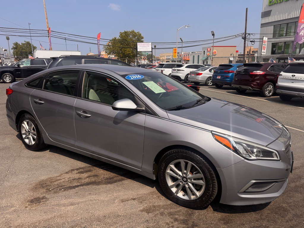 2016 Hyundai Sonata Image 1