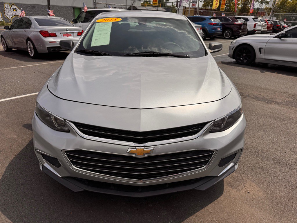 2018 Chevrolet Malibu Image 2