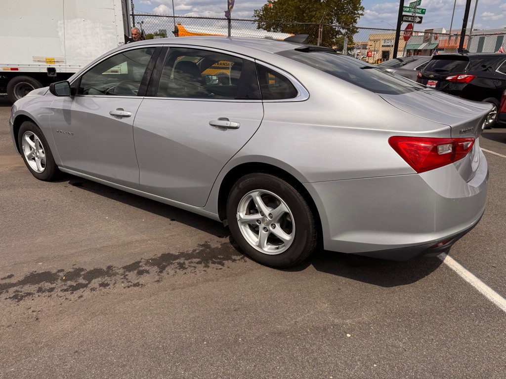 2018 Chevrolet Malibu Image 4
