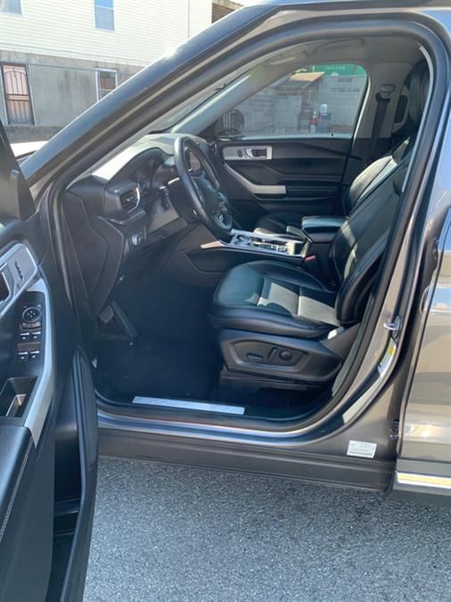 2022 Ford Explorer Image 9