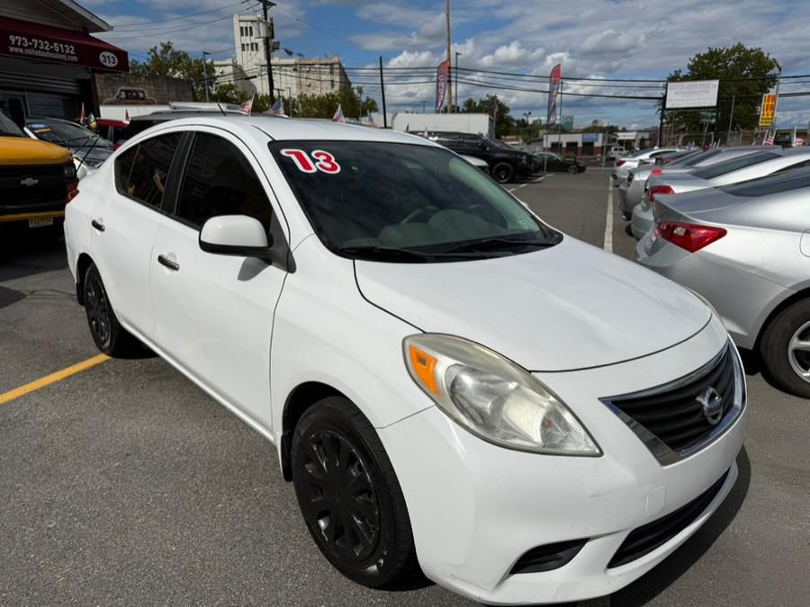2013 Nissan Versa Image 1