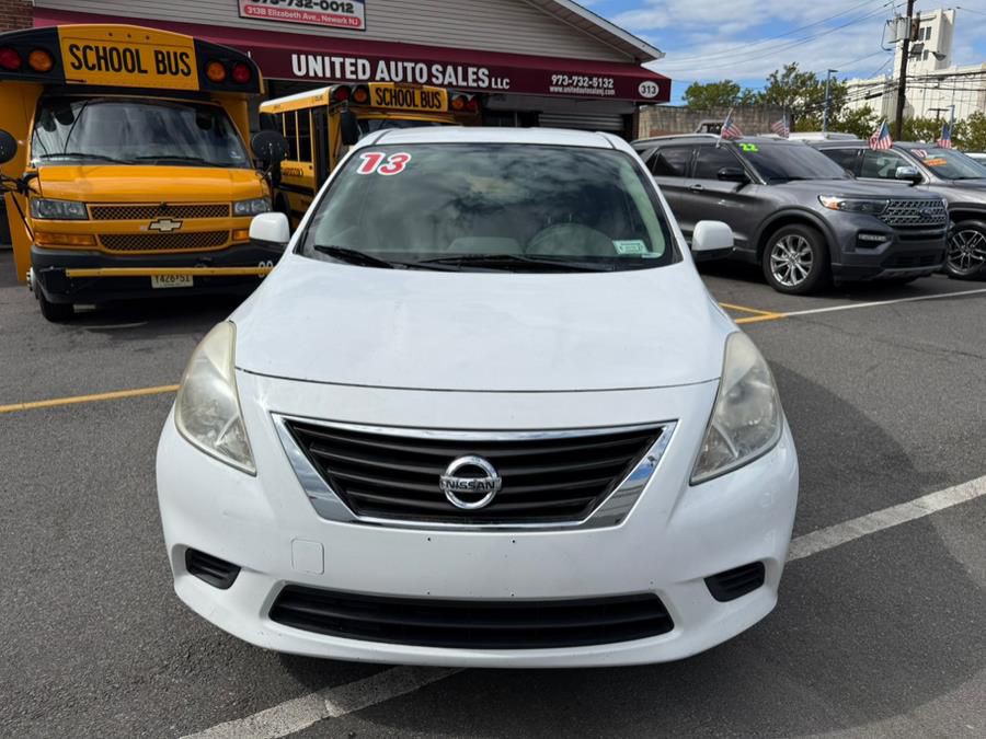 2013 Nissan Versa Image 2
