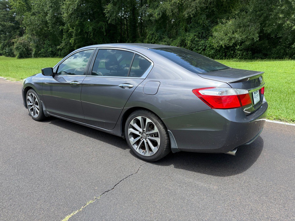 2015 Honda Accord Image 2