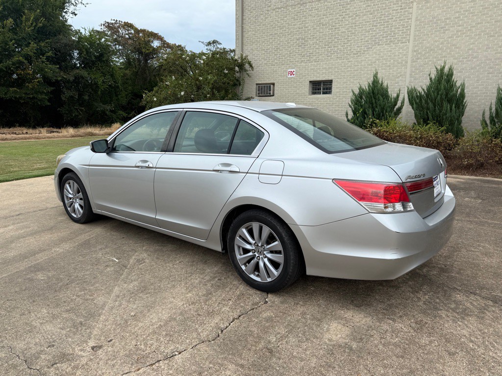 2011 Honda Accord Image 2