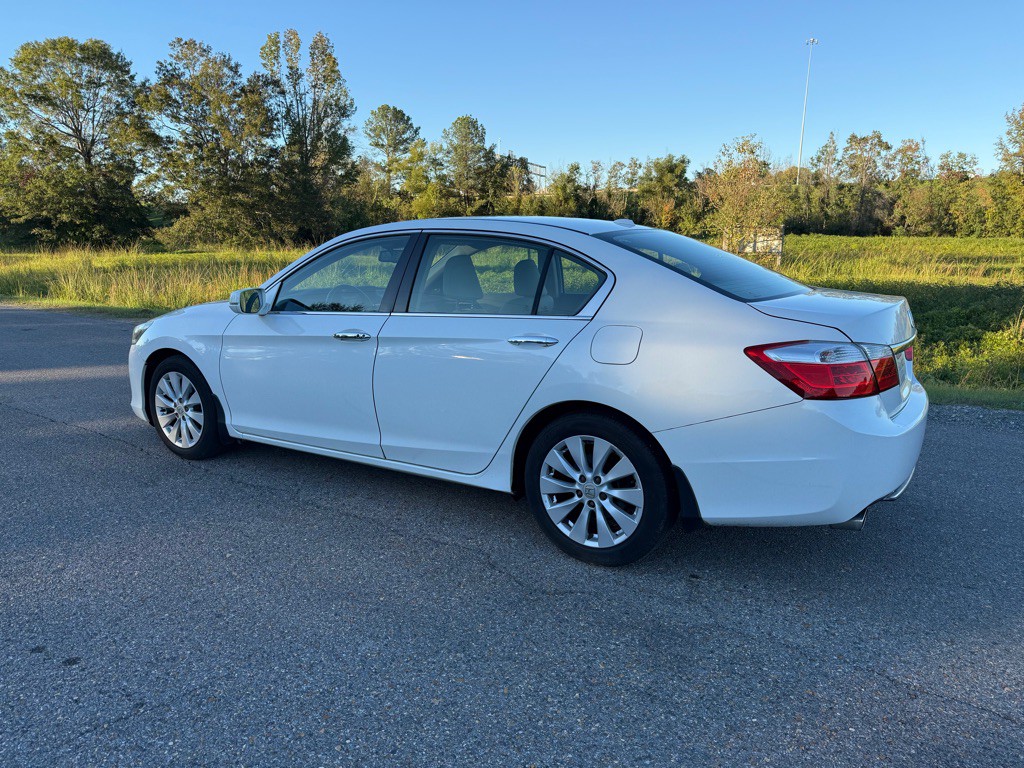 2015 Honda Accord Image 2