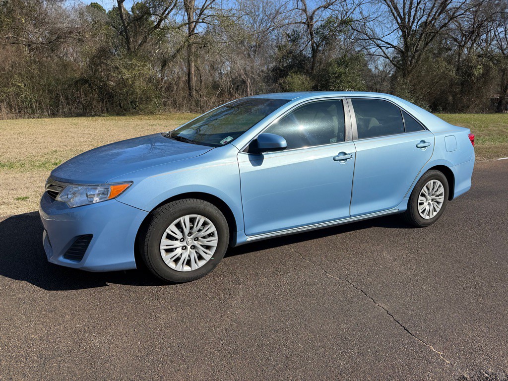 2012 Toyota Camry Image 1