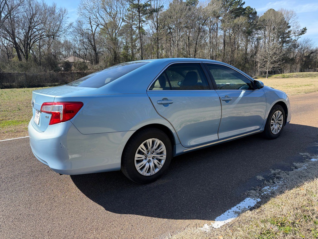 2012 Toyota Camry Image 3