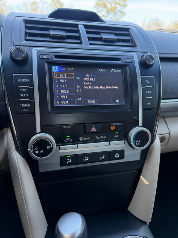 2012 Toyota Camry Image 6