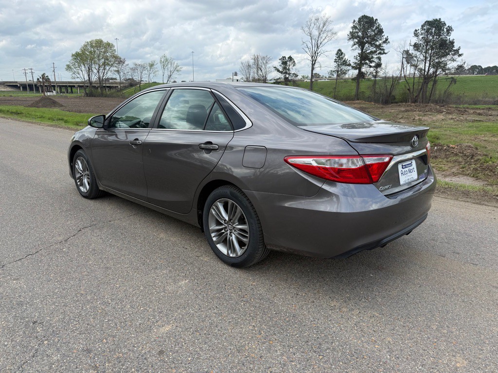 2015 Toyota Camry Image 2