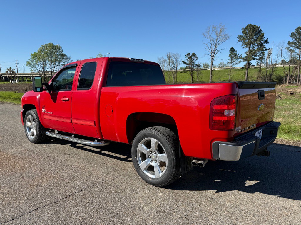 2007 Chevrolet Silverado 1500 Image 2