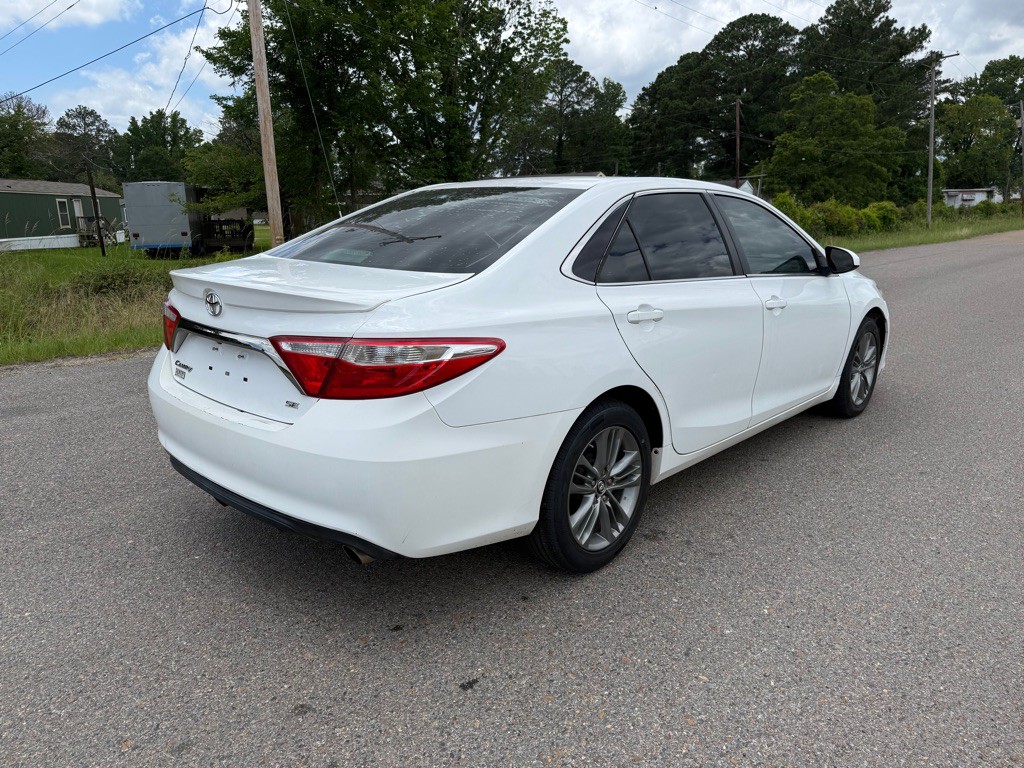 2017 Toyota Camry Image 3