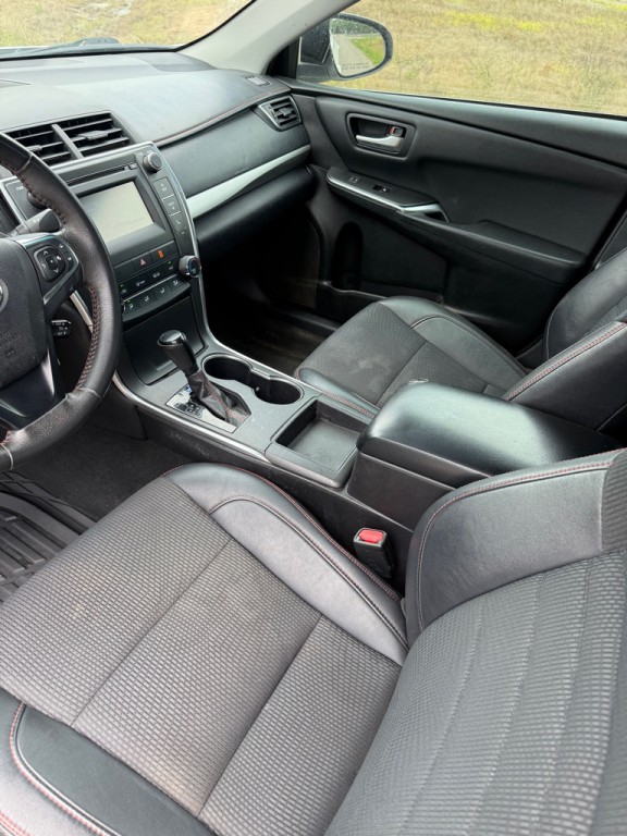 2017 Toyota Camry Image 5