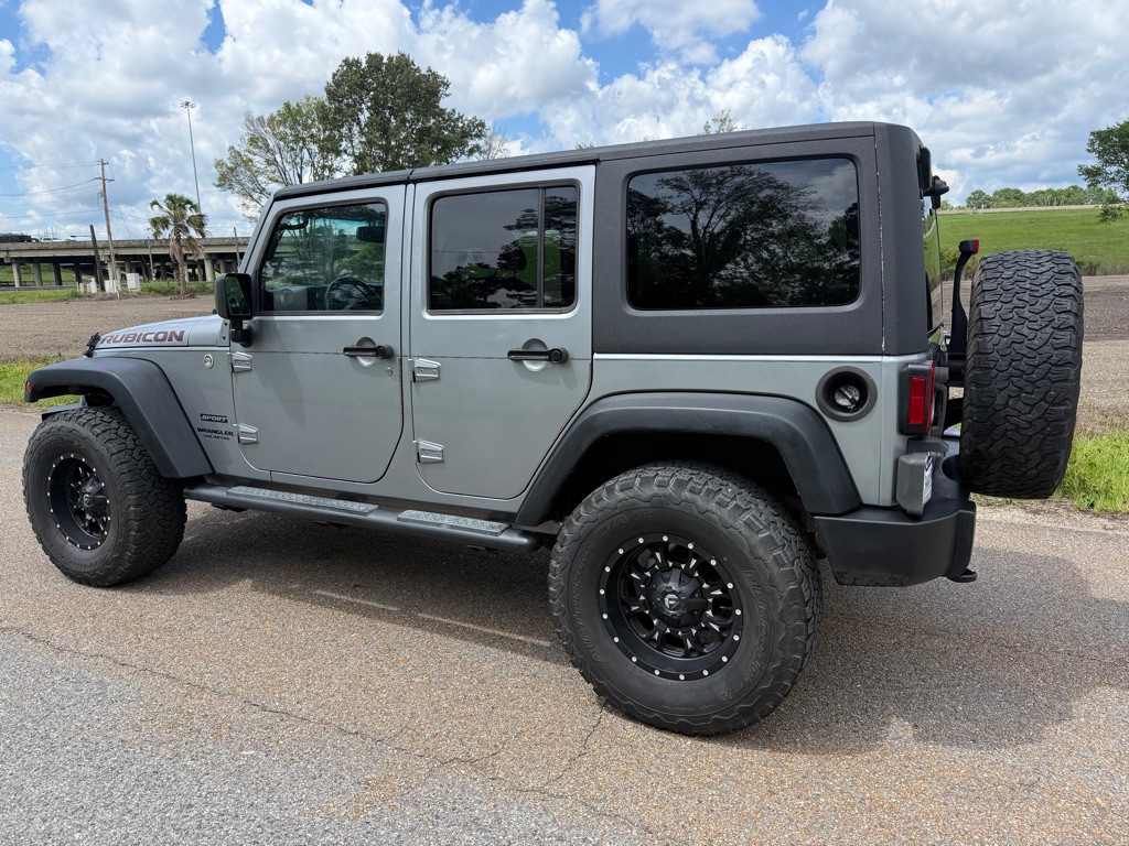 2015 Jeep Wrangler Unlimited Image 2