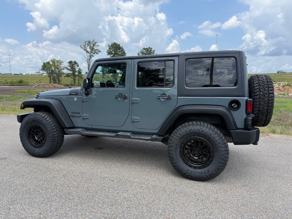 2014 Jeep Wrangler Unlimited Image 2