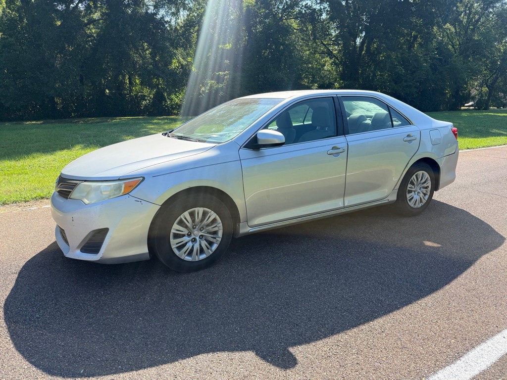 2012 Toyota Camry Image 1