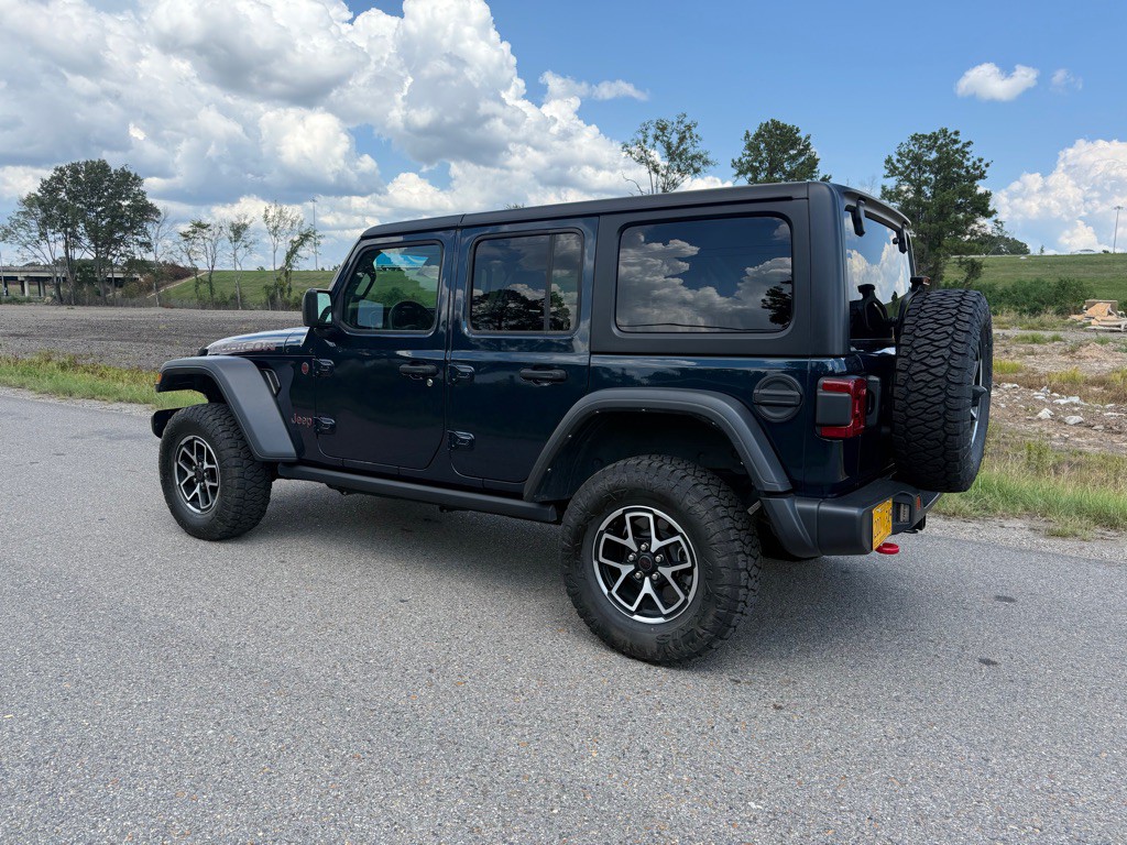 2025 Jeep Wrangler Image 3