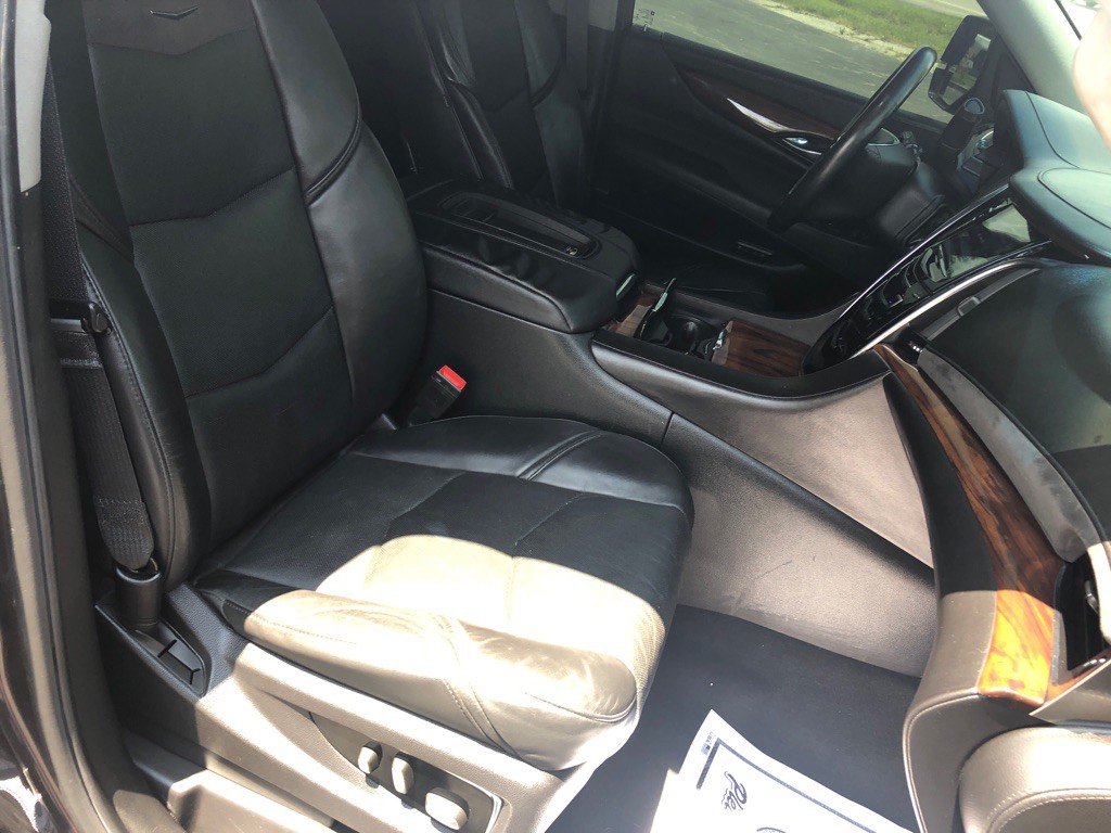 2015 Cadillac Escalade Image 2