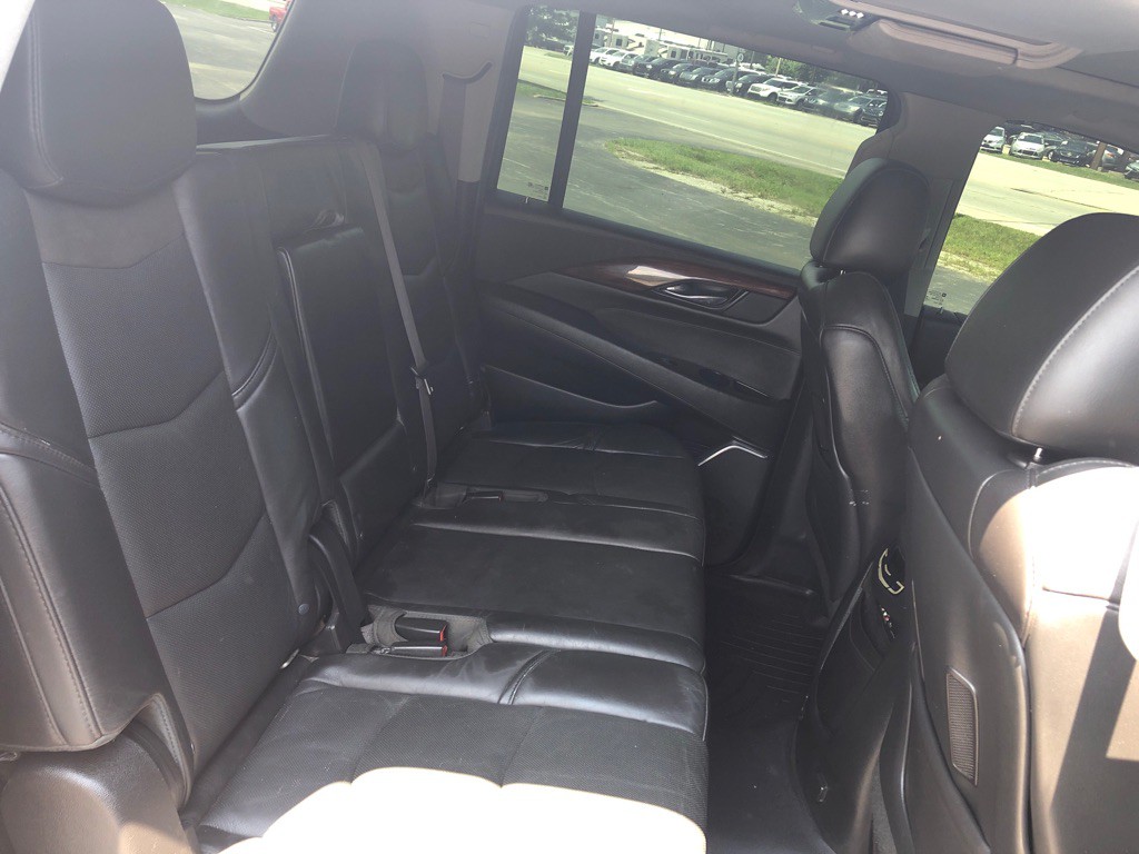 2015 Cadillac Escalade Image 3