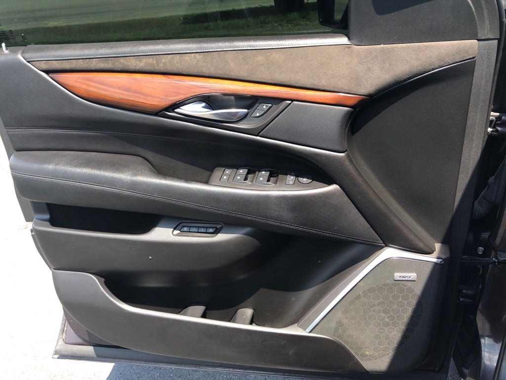 2015 Cadillac Escalade Image 11