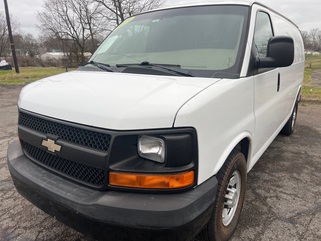 2013 Chevrolet Express Image 3
