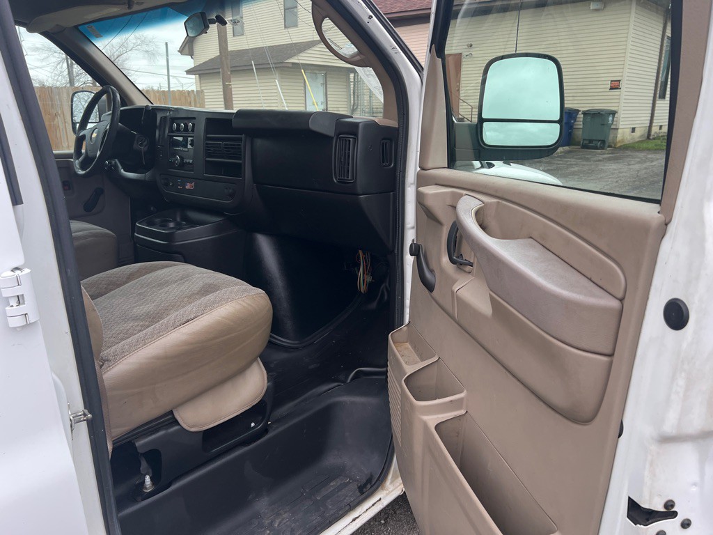 2013 Chevrolet Express Image 6
