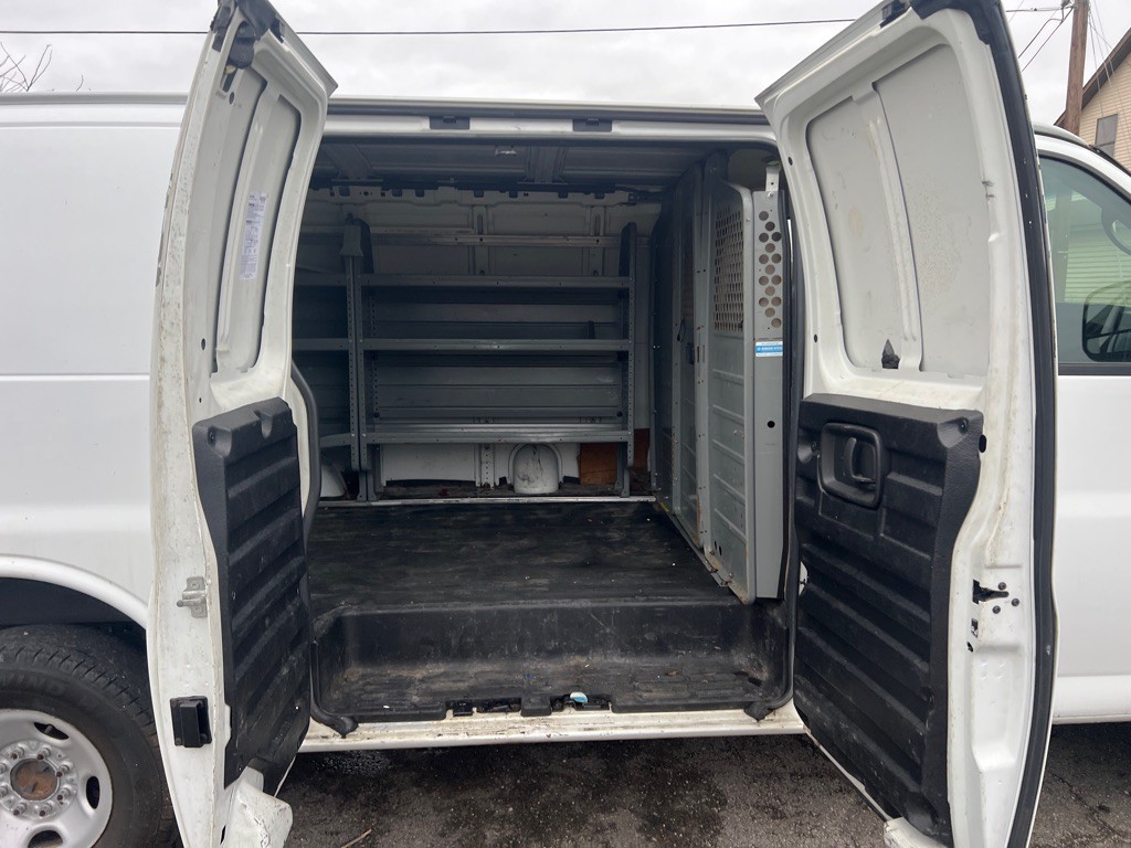 2013 Chevrolet Express Image 7
