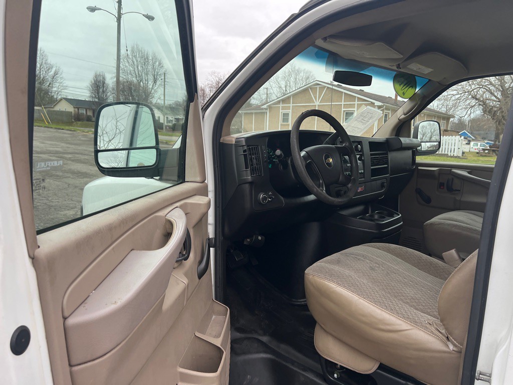 2013 Chevrolet Express Image 10