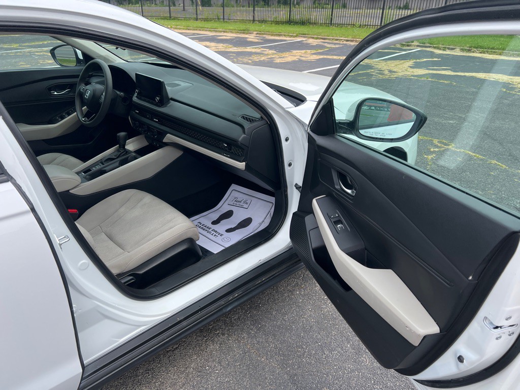 2023 Honda Accord Image 9