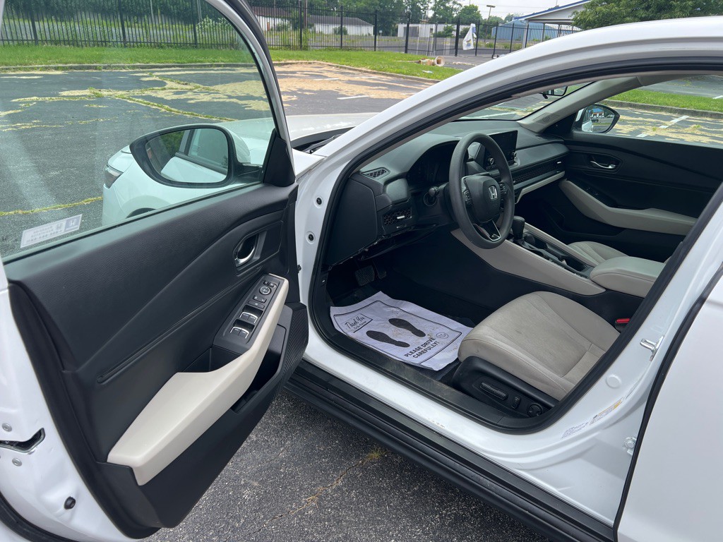 2023 Honda Accord Image 17