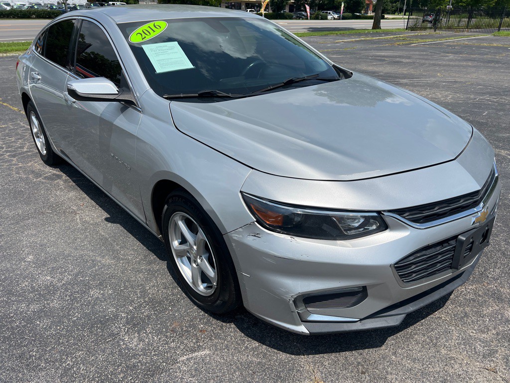 2016 Chevrolet Malibu Image 1