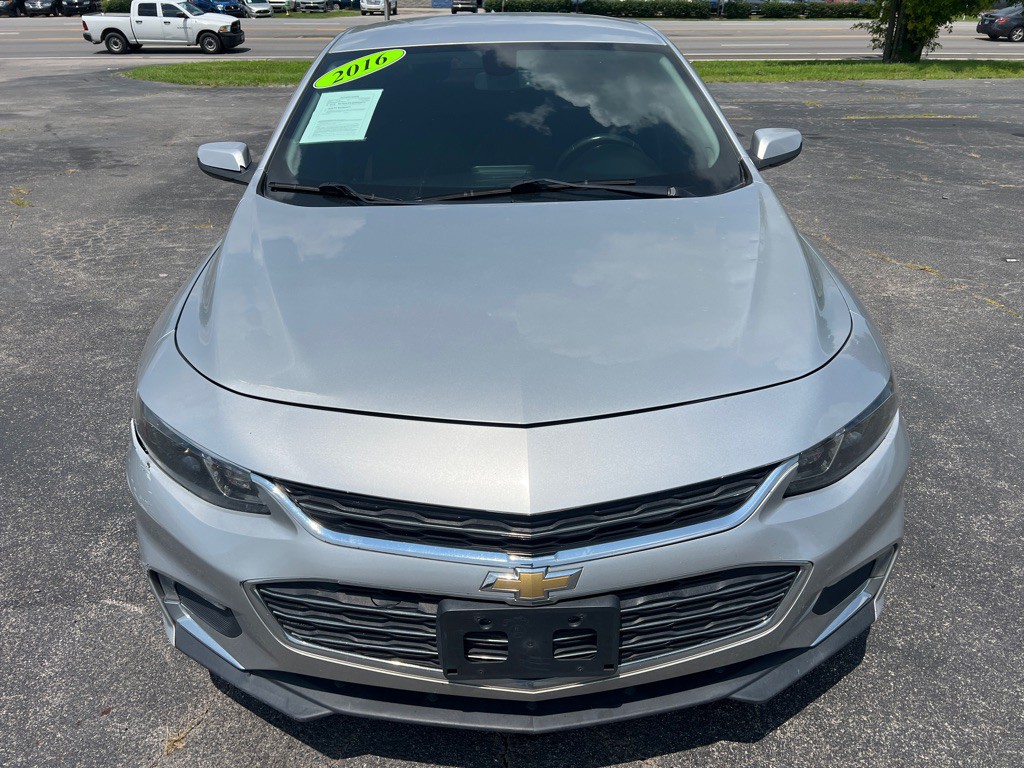 2016 Chevrolet Malibu Image 2