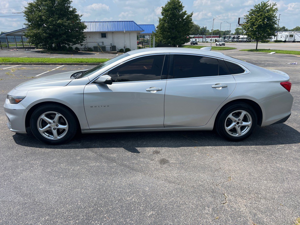 2016 Chevrolet Malibu Image 4