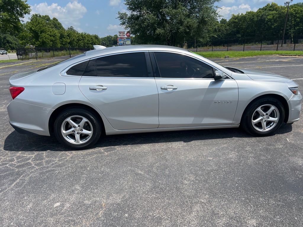 2016 Chevrolet Malibu Image 8